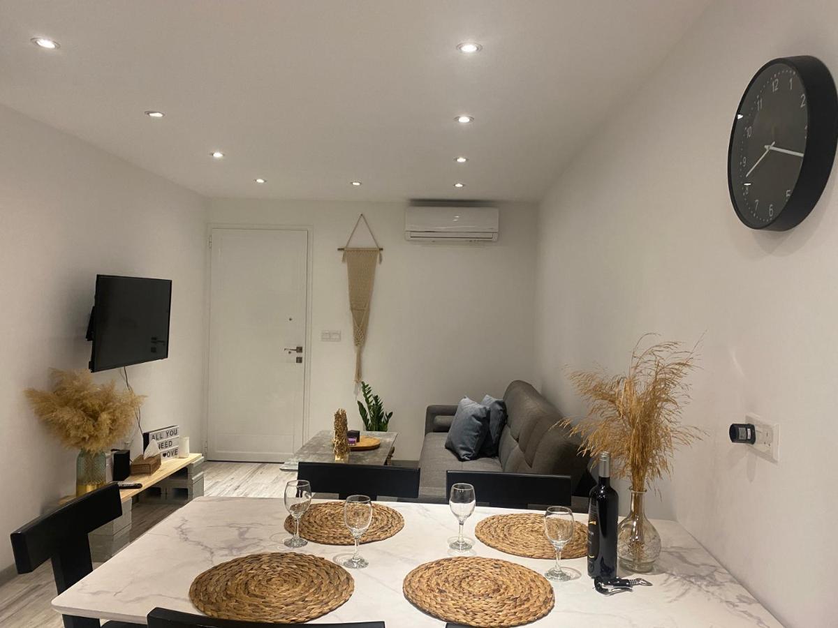 Luxury Lavender Apartment Larnaca Exterior photo